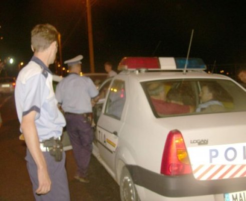 A intrat cu Dacia într-un cap de pod: doi minori au fost răniţi